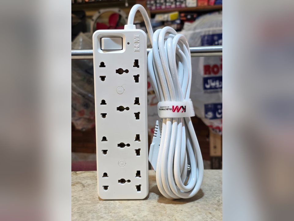 KM 8-Way Extension Lead LE555